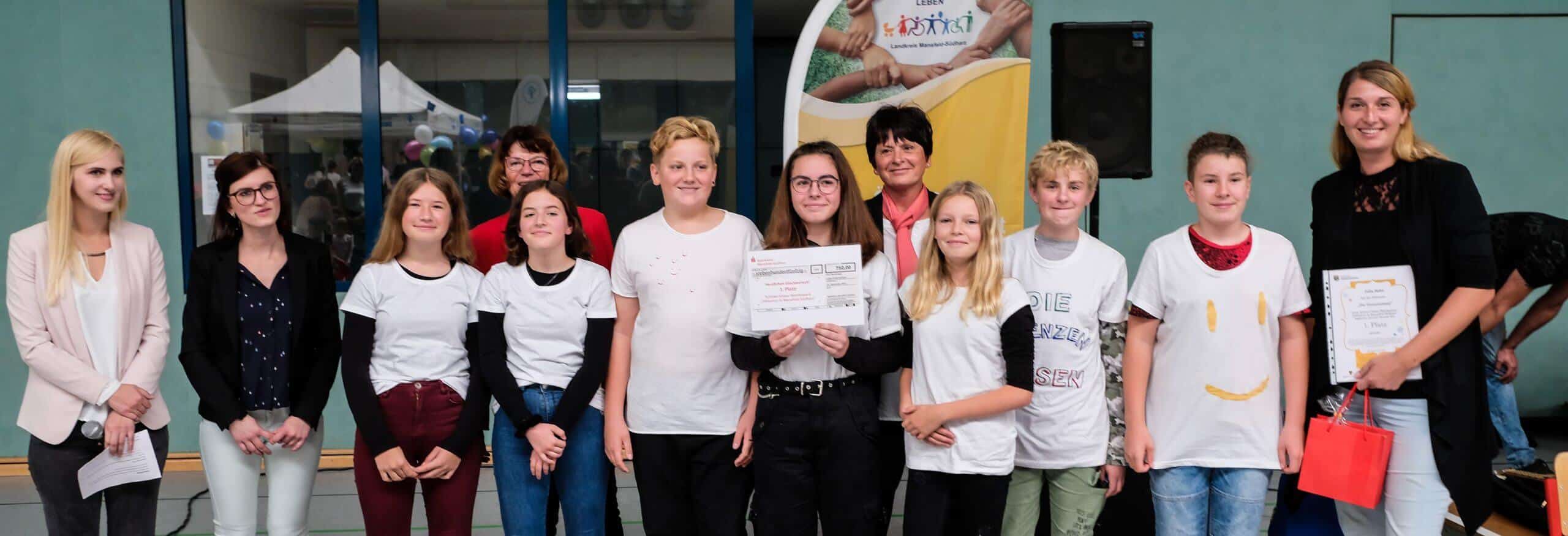 Das Projektteam vom Geschwister-Scholl-Gymnasium Sangerhausen hat den ersten Platz beim Schülervideowettbewerb belegt.